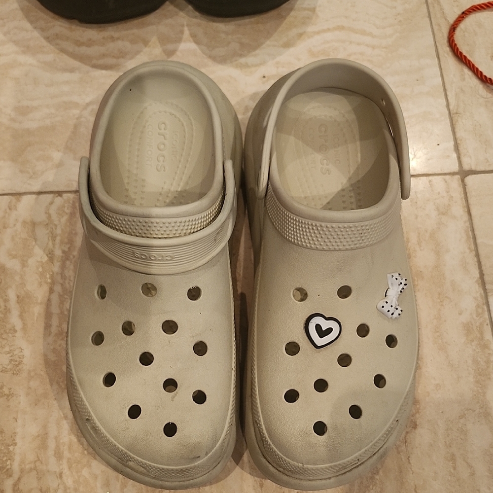 CROCS Cream Sandals with Ventilation Holes and Heel Strap